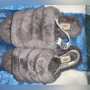 Size 10 Women’s Fuzzy Slip On Ugg Slippers